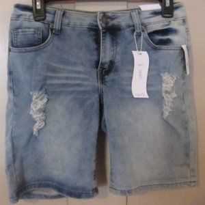 NWT Rue 21 Curvy distressed shorts, Sz. 9/10